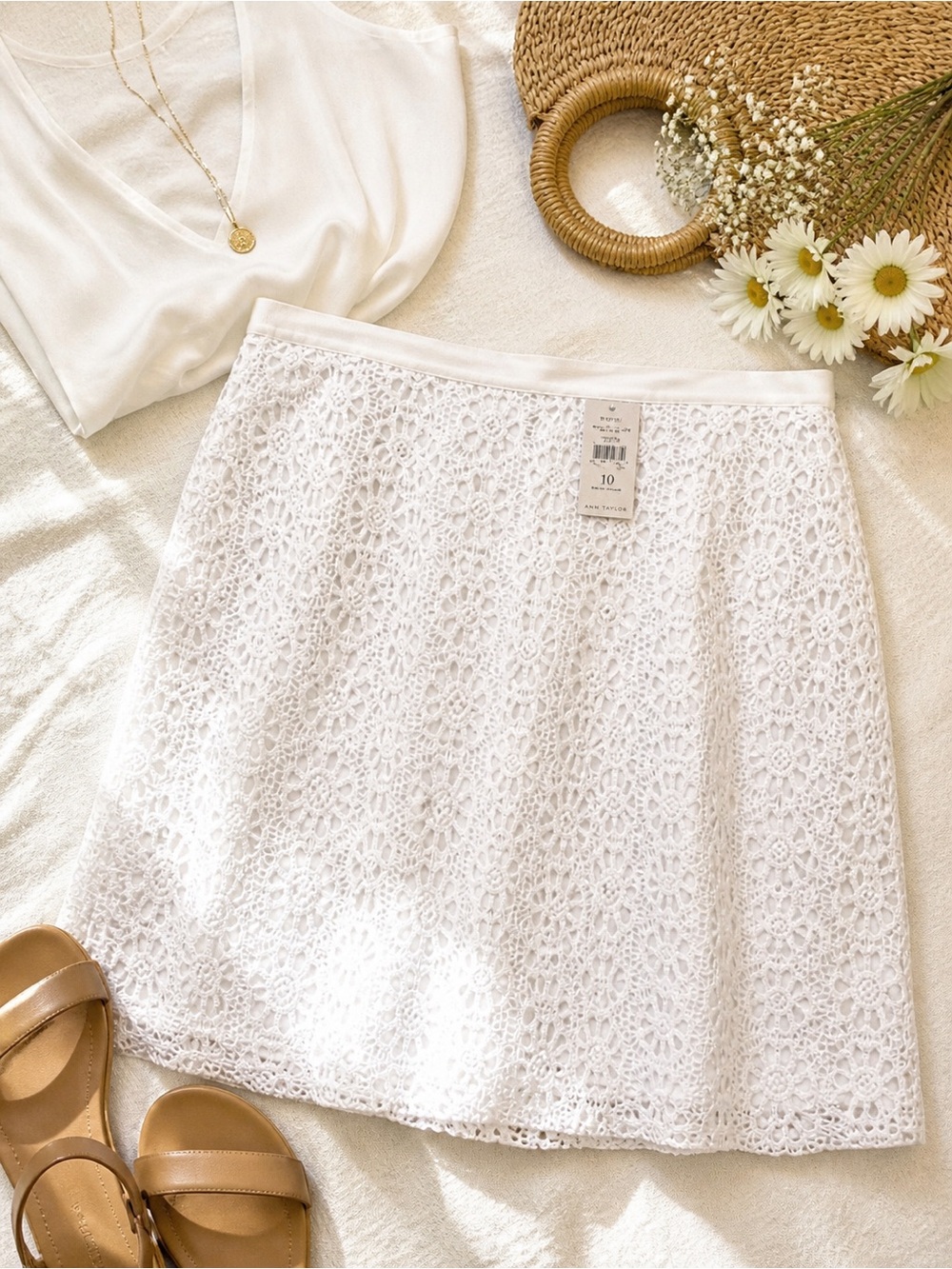 NWT Ann Taylor White Lace Mini Skirt Size 10 Eyelet Floral Cottagecore Summer